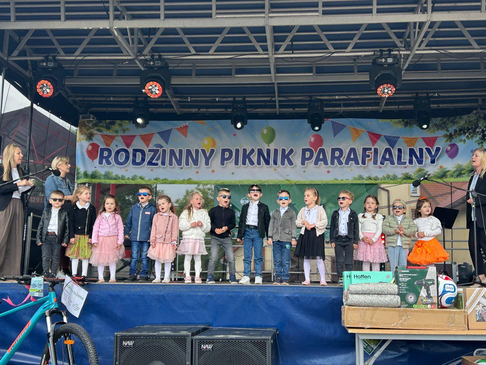 Mali artyści na wielkiej scenie! Sukces naszych przedszkolaków na Parafiadzie